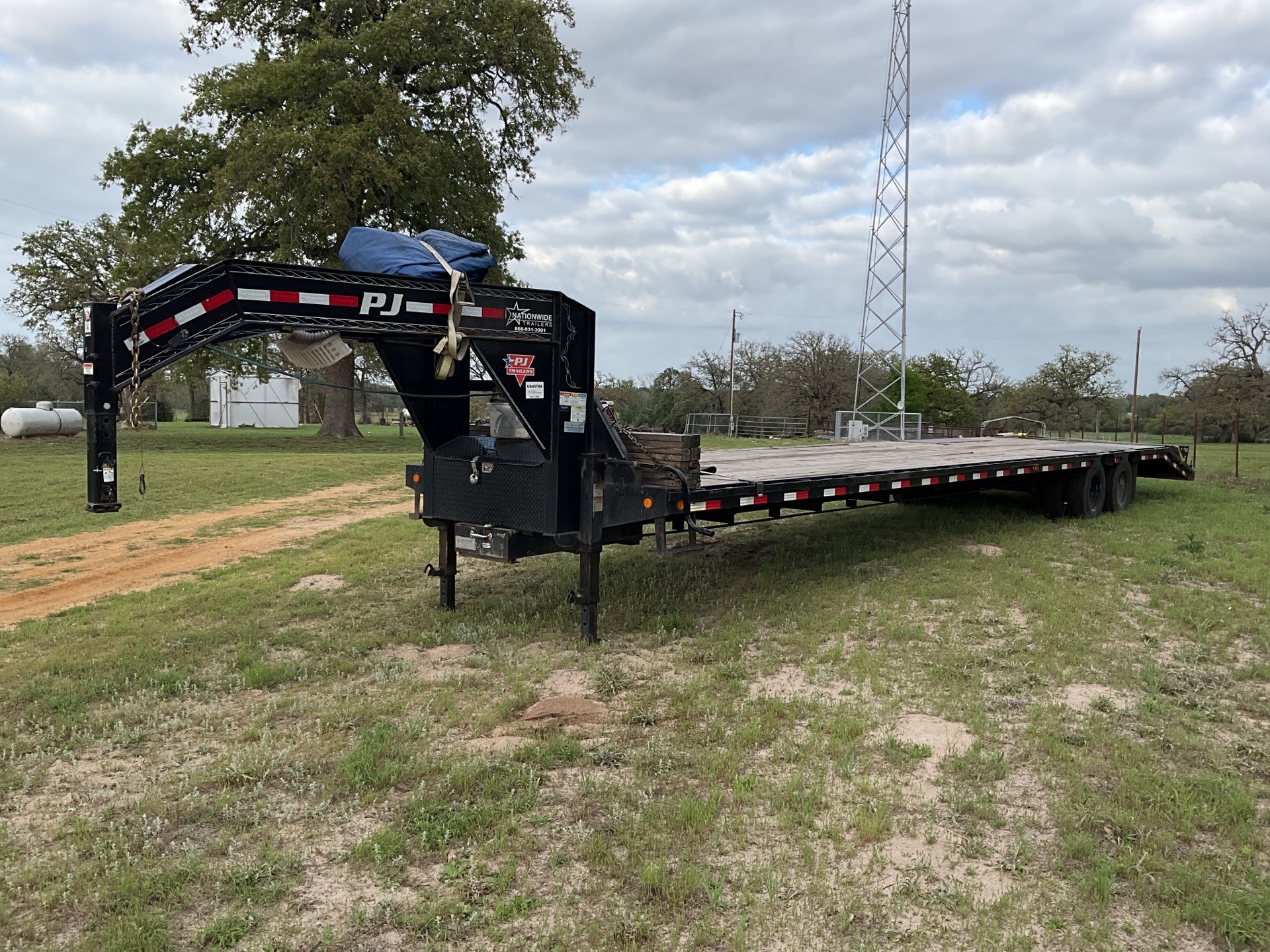 2022 PJ Trailers 40 ft T/A Gooseneck Equipment Trailer