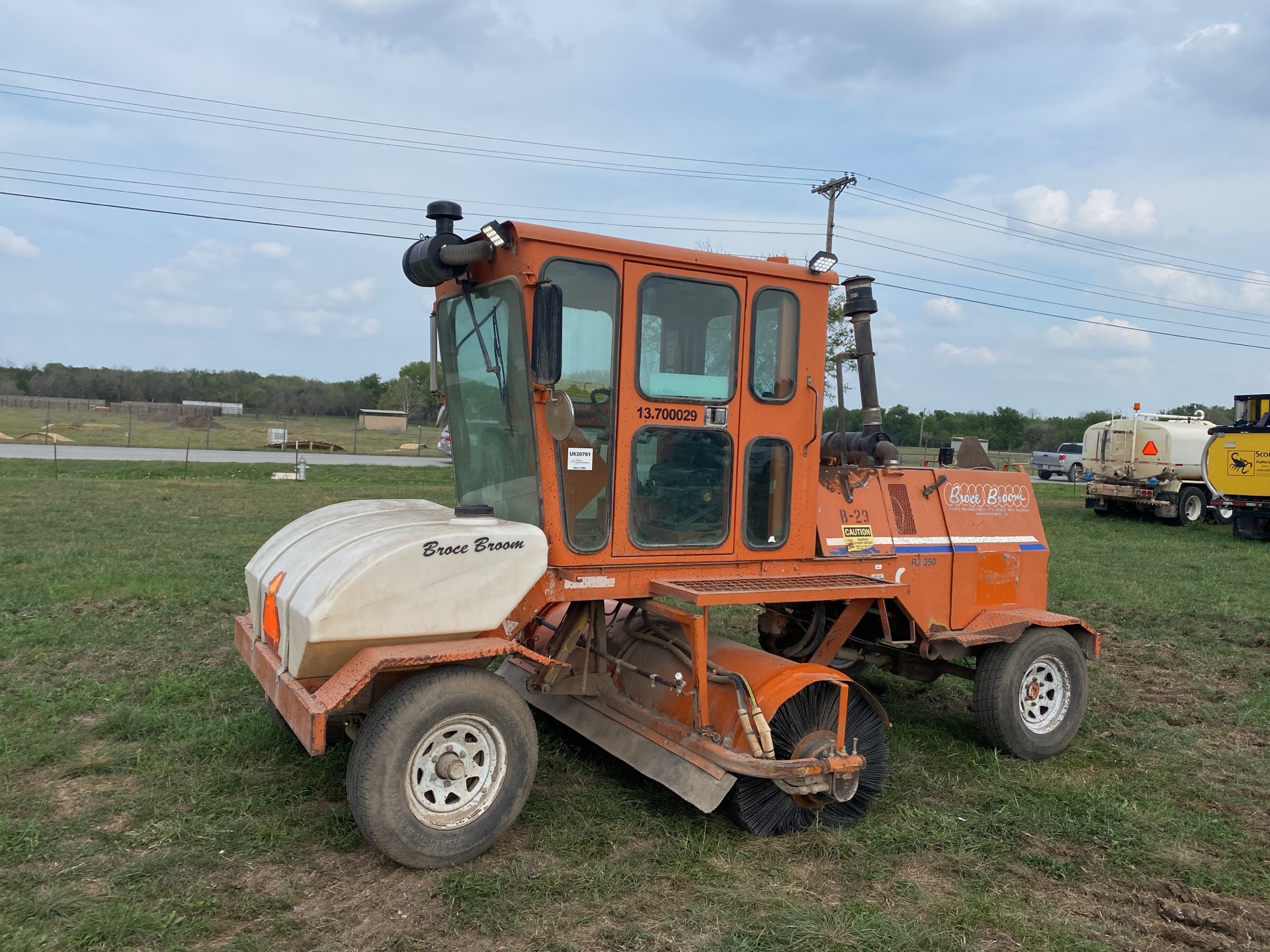 Broce RJ350 Self-Propelled Broom